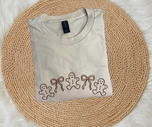 Gingerbread men with bows